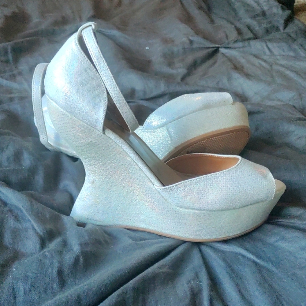 Shoes - Picture 2 of 3